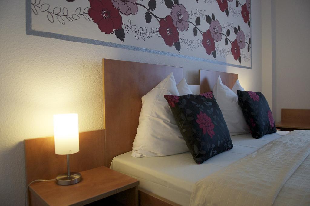 Hotel Vier Loewen Traben-Trarbach Room photo
