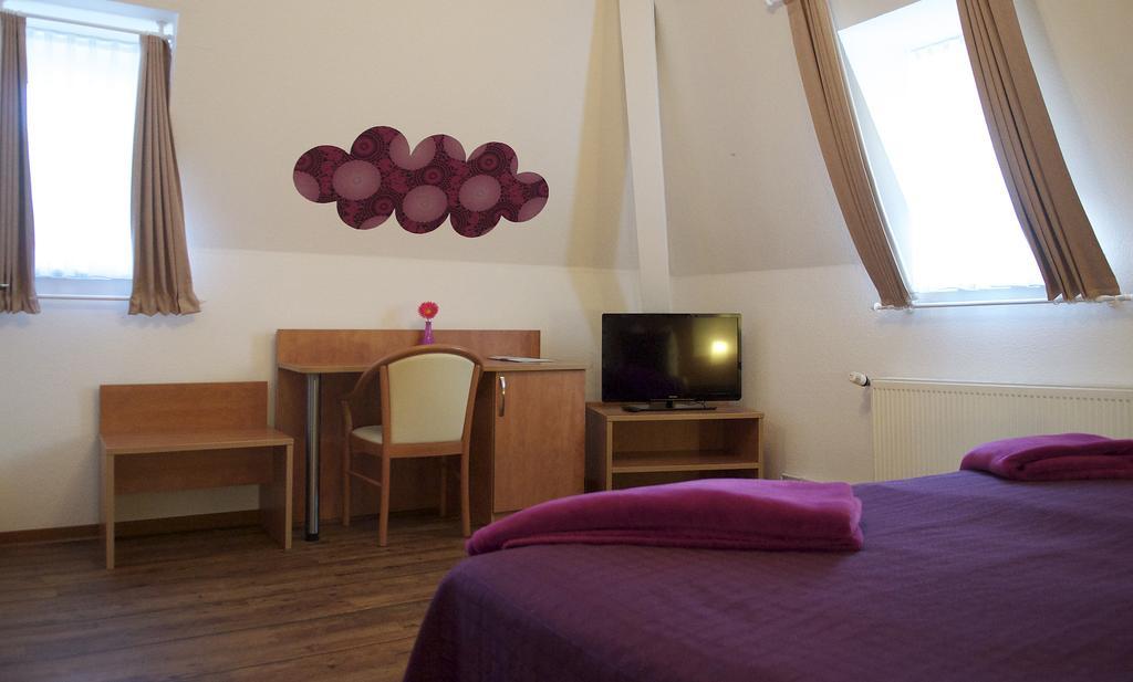 Hotel Vier Loewen Traben-Trarbach Room photo