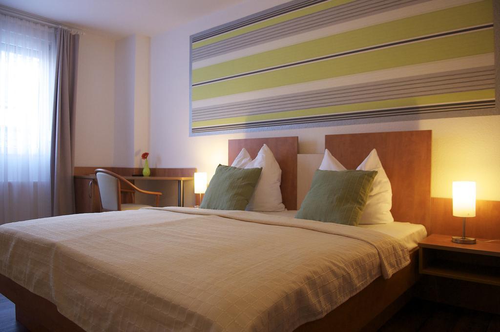 Hotel Vier Loewen Traben-Trarbach Room photo